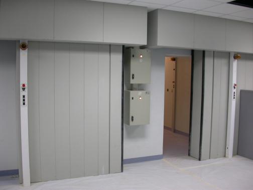 Saoedi-Arabië - Schuifdeuren voor een dubbele radiotherapiebunker.